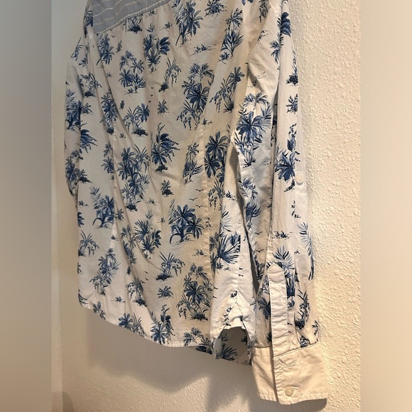 Tommy Hilfiger Blue and White Casual Button Down Shirt Size Small - Picture 4 of 6